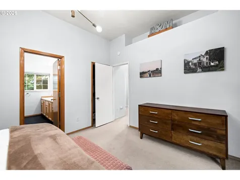 735 SW Caldew Drive Portland OR 97219