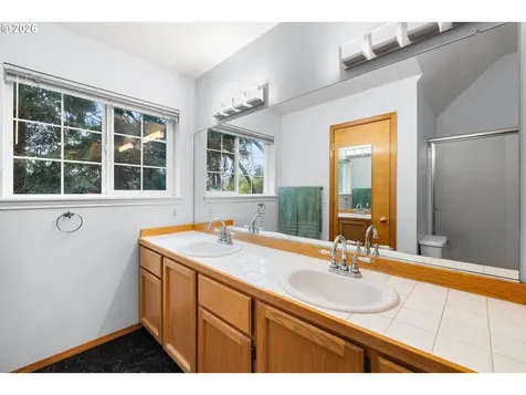 735 SW Caldew Drive Portland OR 97219