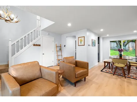735 SW Caldew Drive Portland OR 97219