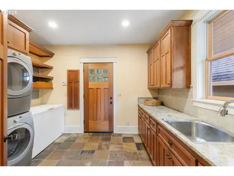 1772 White Oak Drive Eugene OR 97405
