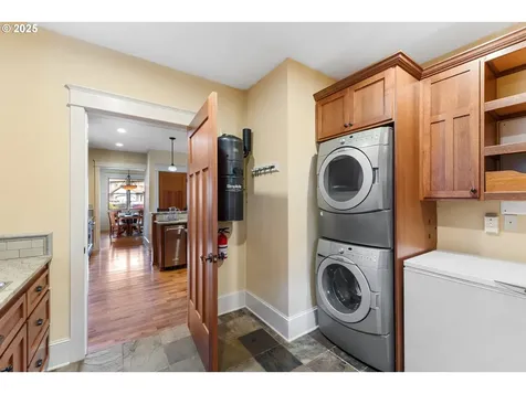 1772 White Oak Drive Eugene OR 97405