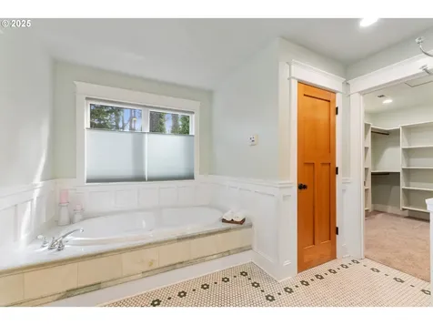 1772 White Oak Drive Eugene OR 97405