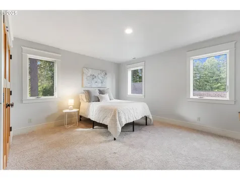 1772 White Oak Drive Eugene OR 97405
