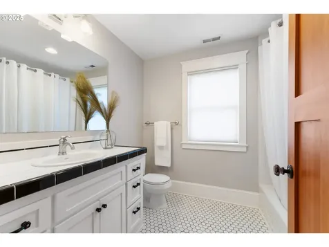 1772 White Oak Drive Eugene OR 97405