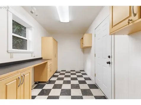 1772 White Oak Drive Eugene OR 97405