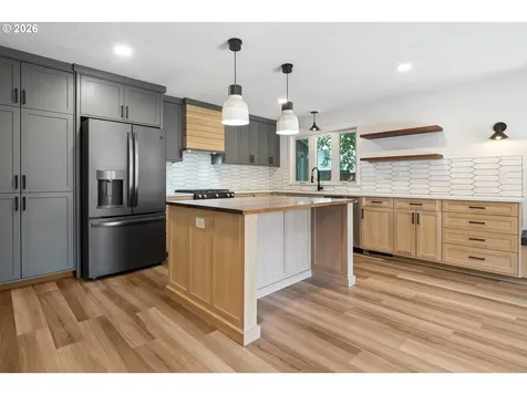 6422 SW Roundtree Court Portland OR 97219