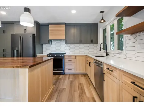 6422 SW Roundtree Court Portland OR 97219