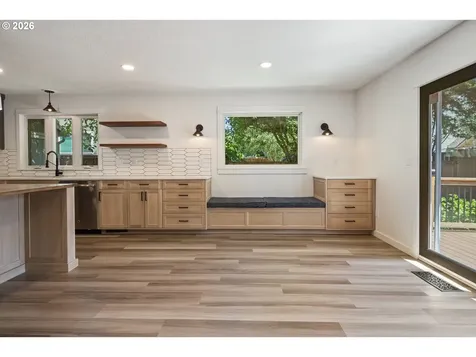 6422 SW Roundtree Court Portland OR 97219