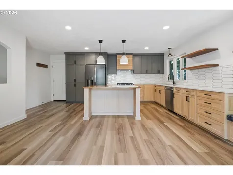 6422 SW Roundtree Court Portland OR 97219