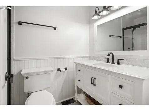 6422 SW Roundtree Court Portland OR 97219