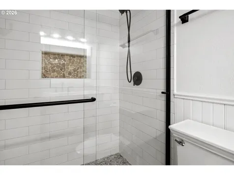 6422 SW Roundtree Court Portland OR 97219