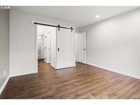 6422 SW Roundtree Court Portland OR 97219