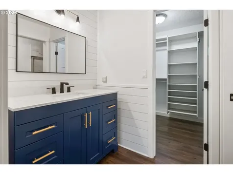 6422 SW Roundtree Court Portland OR 97219