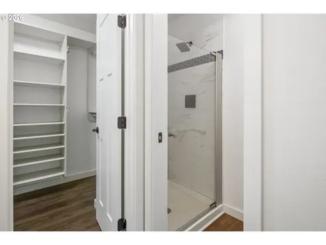 6422 SW Roundtree Court Portland OR 97219