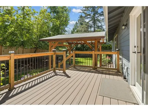 6422 SW Roundtree Court Portland OR 97219