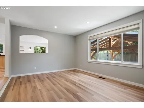 6422 SW Roundtree Court Portland OR 97219