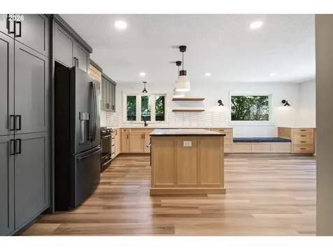 6422 SW Roundtree Court Portland OR 97219