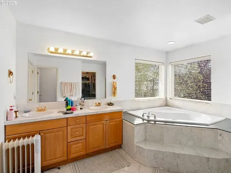 15348 SE Henderson Way Portland OR 97236