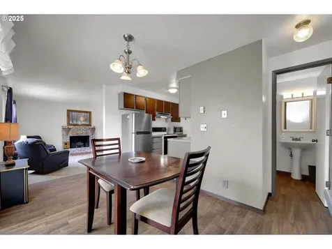 710 Janus Street Springfield OR 97477