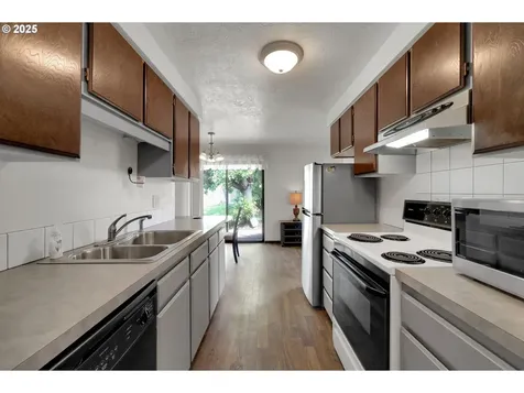 710 Janus Street Springfield OR 97477