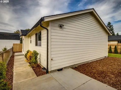 843 SE 147th Avenue Portland OR 97233