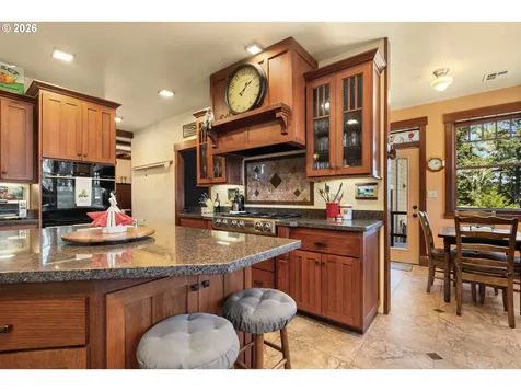 563 Lillian Lane Roseburg OR 97471
