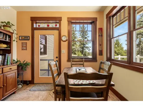 563 Lillian Lane Roseburg OR 97471