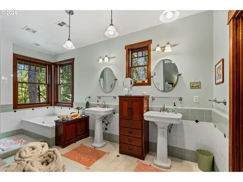 563 Lillian Lane Roseburg OR 97471
