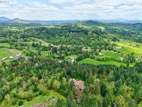 563 Lillian Lane Roseburg OR 97471