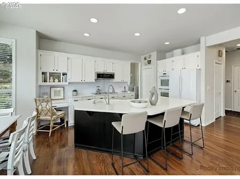 6414 SW Ash Creek Drive Portland OR 97219