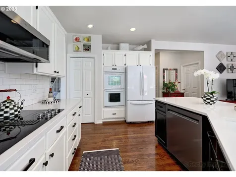 6414 SW Ash Creek Drive Portland OR 97219