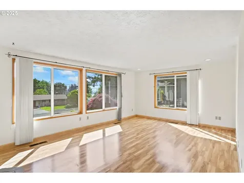 2335 5th Street Columbia City OR 97018