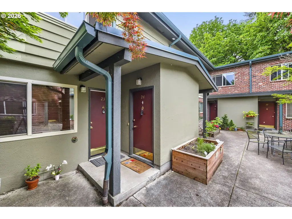 908 SW Gaines Street Portland OR 97239