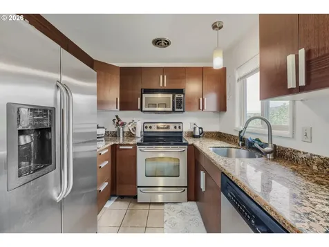 908 SW Gaines Street Portland OR 97239
