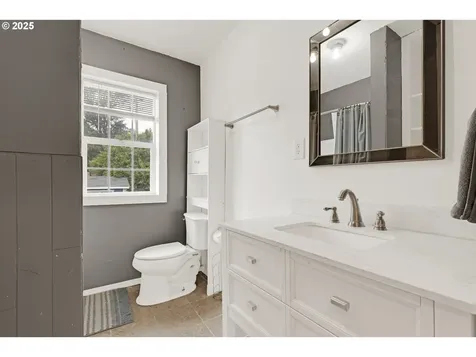 271 E Fourth Avenue Sutherlin OR 97479