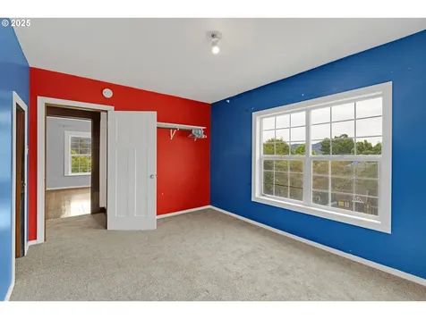 271 E Fourth Avenue Sutherlin OR 97479
