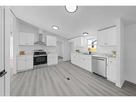70 SE Darrell Avenue Winston OR 97496
