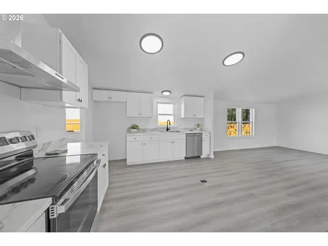 70 SE Darrell Avenue Winston OR 97496