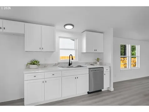 70 SE Darrell Avenue Winston OR 97496