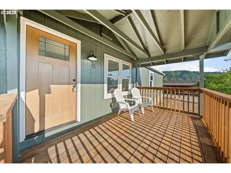 70 SE Darrell Avenue Winston OR 97496