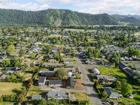 70 SE Darrell Avenue Winston OR 97496