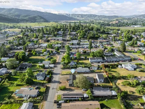 70 SE Darrell Avenue Winston OR 97496