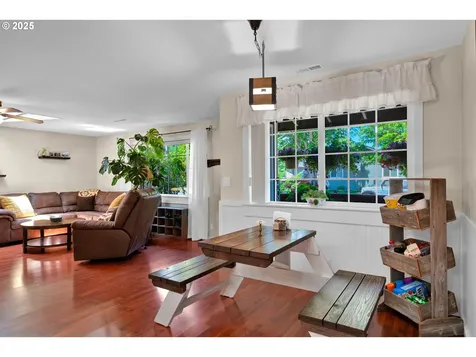 2123 Carver Street Cottage Grove OR 97424