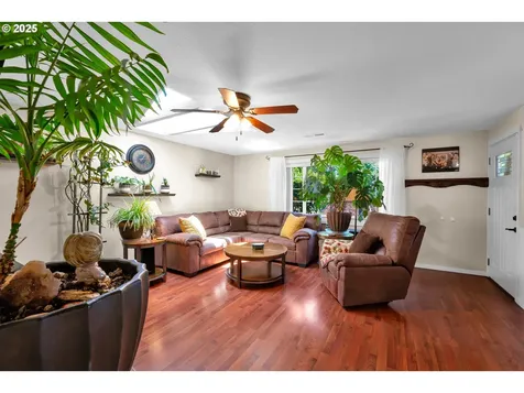 2123 Carver Street Cottage Grove OR 97424