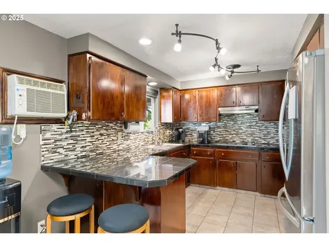 5825 NE Riverside Drive Mcminnville OR 97128