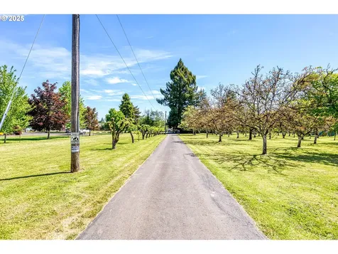 5825 NE Riverside Drive Mcminnville OR 97128