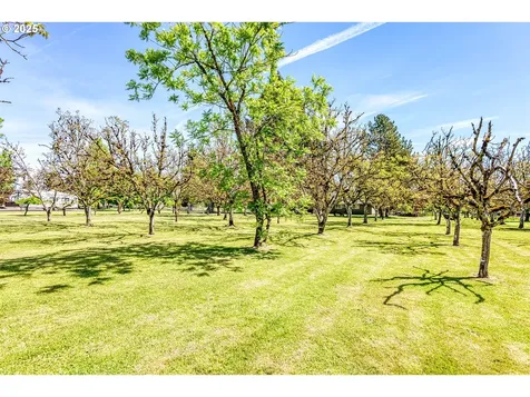 5825 NE Riverside Drive Mcminnville OR 97128