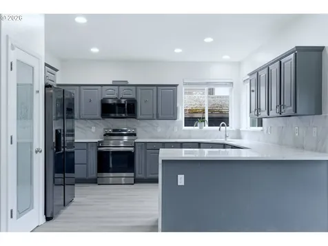 359 NW Eagle Feather Street Salem OR 97304