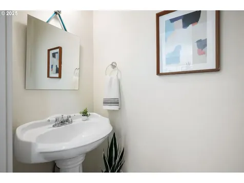 231 SE 55th Avenue Portland OR 97215