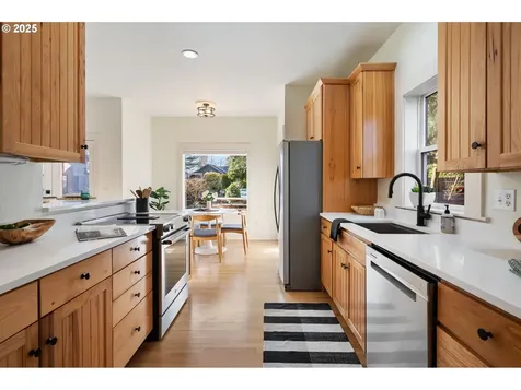 231 SE 55th Avenue Portland OR 97215